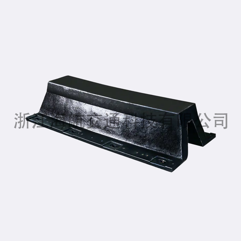 不同类型的橡胶护舷在材质和设计