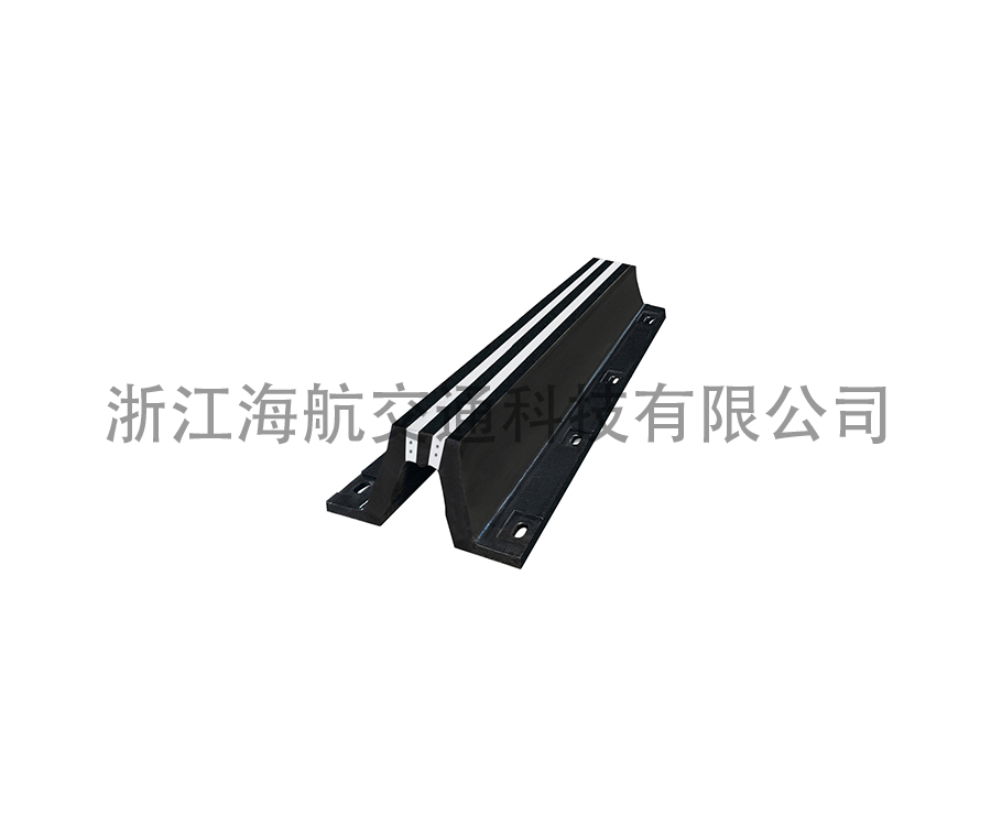 旋转橡胶护舷：以滚动摩擦化解冲击，提升码头与船舶防护效能
